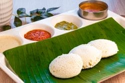 Idly With Sambar & Chutney